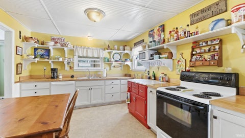 Tiny photo for 2120 Broadmoor Avenue, Fort Wayne, IN 46818 (MLS # 202635612)