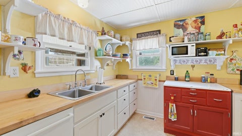 Tiny photo for 2120 Broadmoor Avenue, Fort Wayne, IN 46818 (MLS # 202635612)