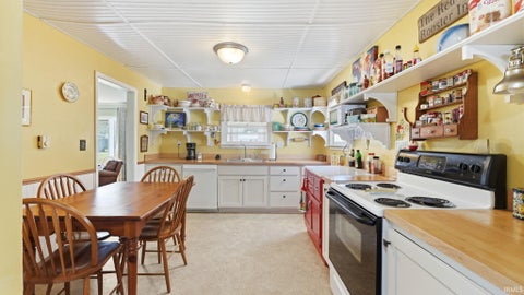Tiny photo for 2120 Broadmoor Avenue, Fort Wayne, IN 46818 (MLS # 202635612)