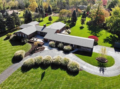 Photo of 102 Southfield Road, Winona Lake, IN 46590 (MLS # 202544365)