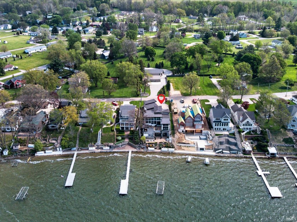 Photo of 11199 NE Wawasee Drive, Syracuse, IN 46567 (MLS # 202615386)