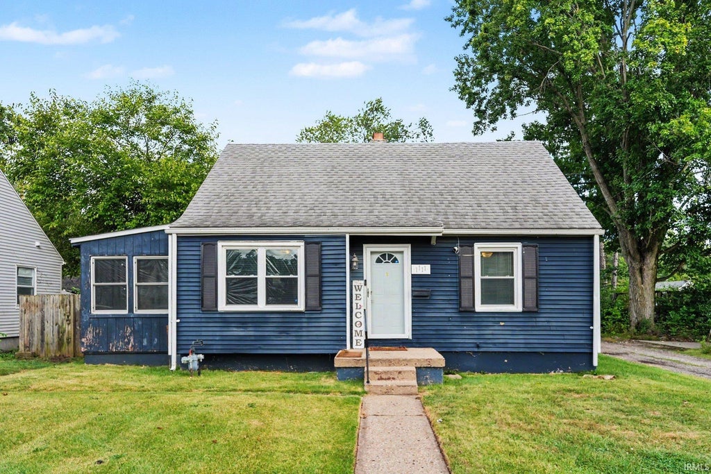 Photo of 1111 Blyler Place, South Bend, IN 46616 (MLS # 202638860)