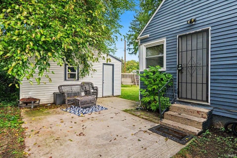Tiny photo for 1111 Blyler Place, South Bend, IN 46616 (MLS # 202638860)