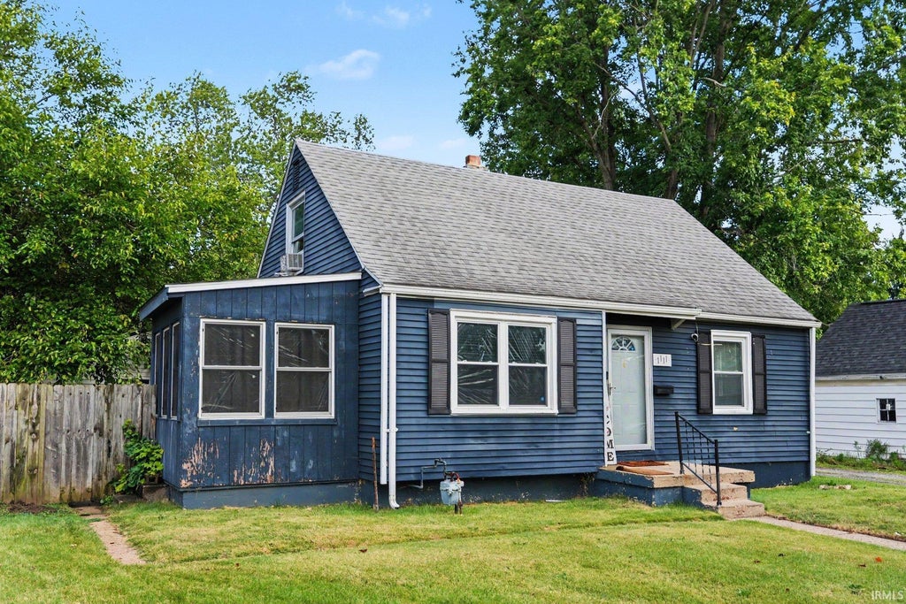 Photo of 1111 Blyler Place, South Bend, IN 46616 (MLS # 202638860)