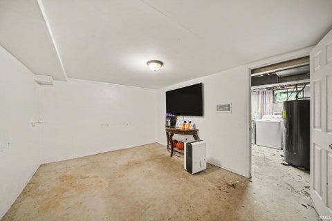 Tiny photo for 1111 Blyler Place, South Bend, IN 46616 (MLS # 202638860)