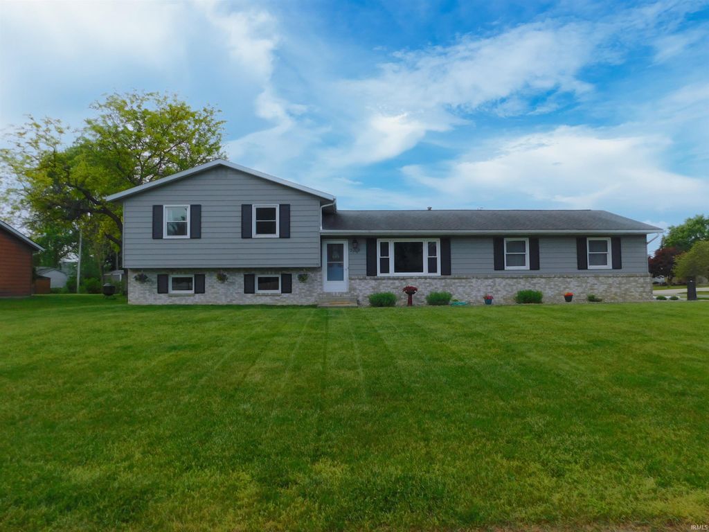Photo of 27500 Lamplighter Lane, Elkhart, IN 46514 (MLS # 202619208)