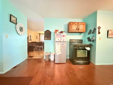 Tiny photo for 706 Alabama Court, Marion, IN 46953 (MLS # 202618749)