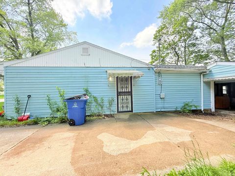 Tiny photo for 706 Alabama Court, Marion, IN 46953 (MLS # 202618749)