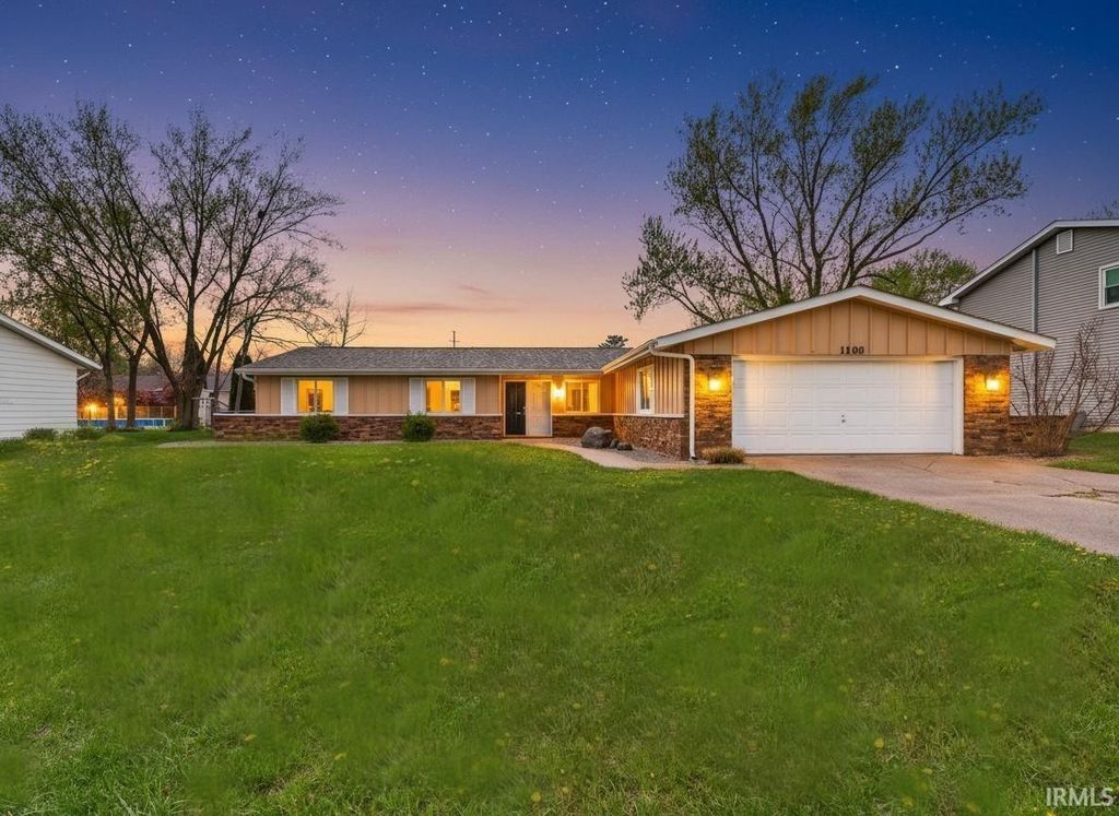 Photo of 1103 Candlewood Way, Fort Wayne, IN 46845 (MLS # 202613461)