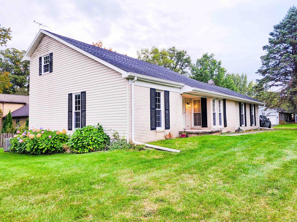 Photo for 376 N 600 W, Kokomo, IN 46901 (MLS # 202443007)