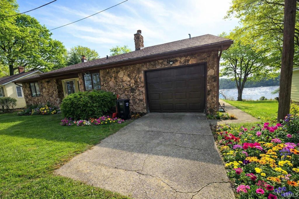 Photo of 67833 Lake Trail Road, Lakeville, IN 46536 (MLS # 202610225)