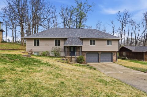 Photo of 5122 Woodridge Drive, Newburgh, IN 47630 (MLS # 202611262)