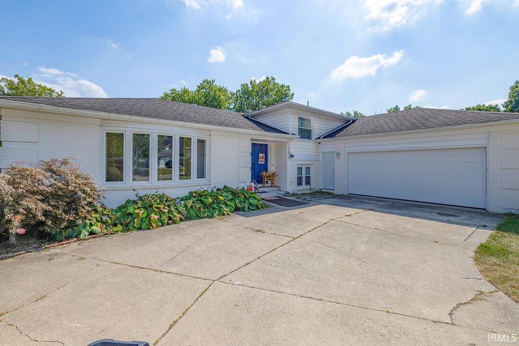 Photo of 1632 Brookwood Drive, Elkhart, IN 46514 (MLS # 202538216)