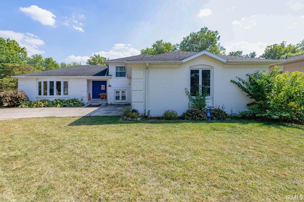 Photo of 1632 Brookwood Drive, Elkhart, IN 46514 (MLS # 202538216)