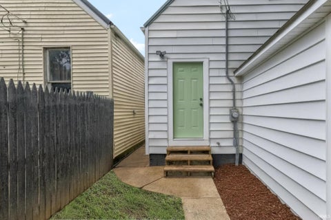 Tiny photo for 1308 E Walnut Street, Evansville, IN 47714 (MLS # 202631544)