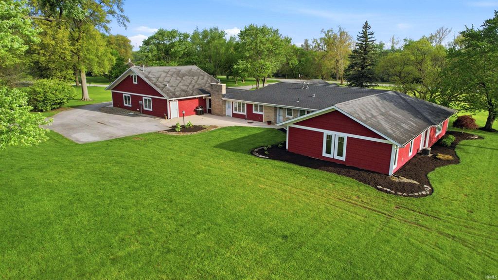 Photo of 1120 River Road, Bluffton, IN 46714 (MLS # 202615757)