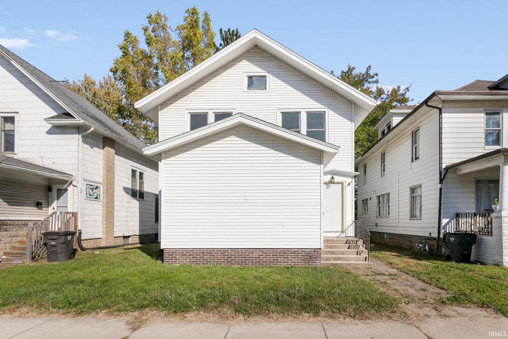 Photo of 620 Middlebury Street, Elkhart, IN 46516 (MLS # 202644002)