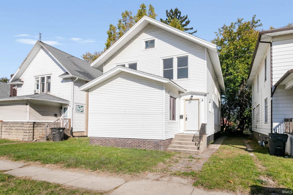 Photo of 620 Middlebury Street, Elkhart, IN 46516 (MLS # 202644002)