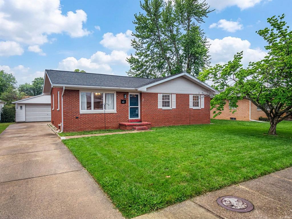 Photo of 1829 S Parker Drive, Evansville, IN 47714 (MLS # 202549817)