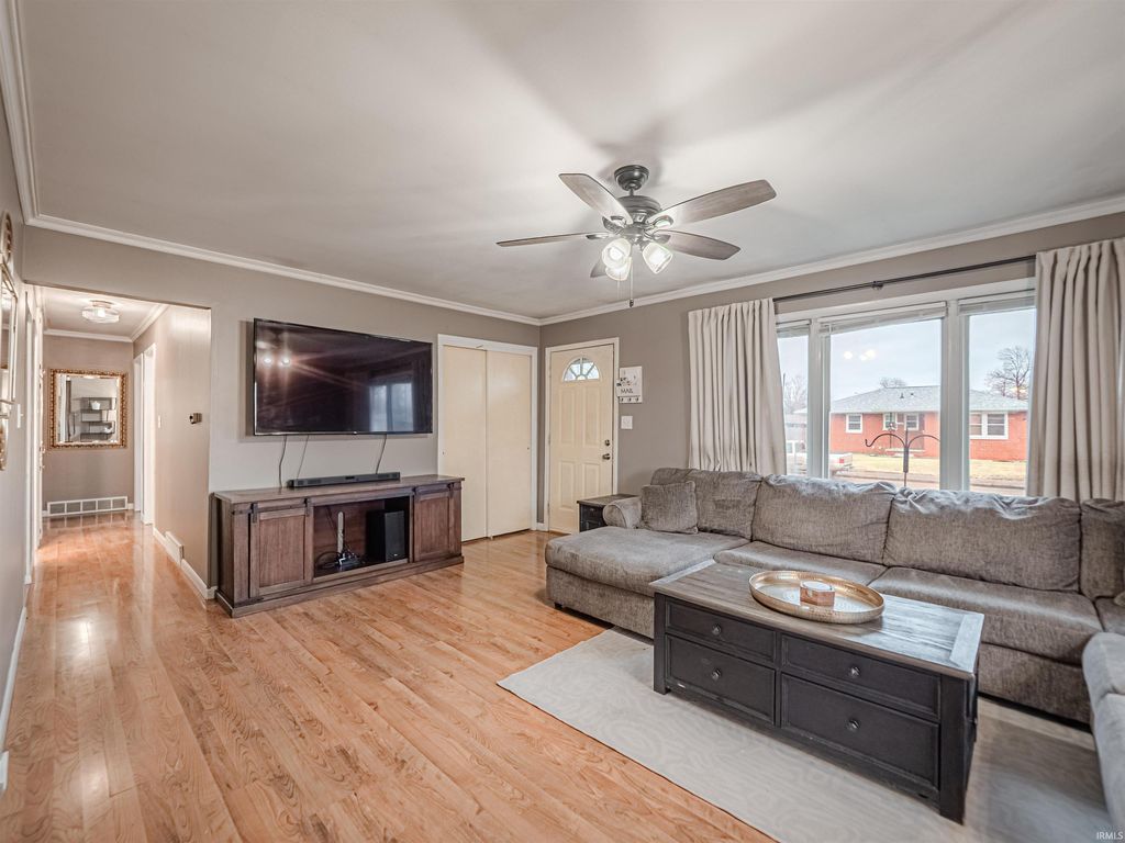 Photo of 1829 S Parker Drive, Evansville, IN 47714 (MLS # 202549817)