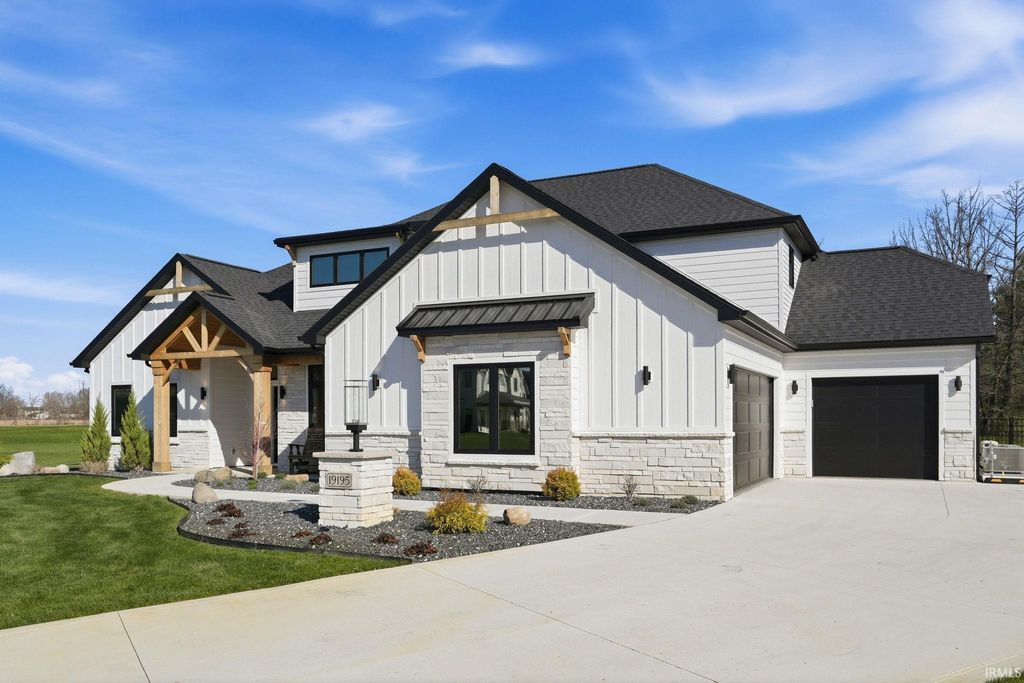 Photo of 19195 Ringo Road, Auburn, IN 46706 (MLS # 202612520)