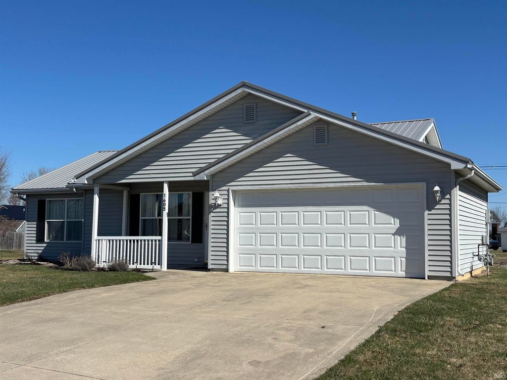 Photo of 1605 Greenfield Lane, Bluffton, IN 46714 (MLS # 202607519)