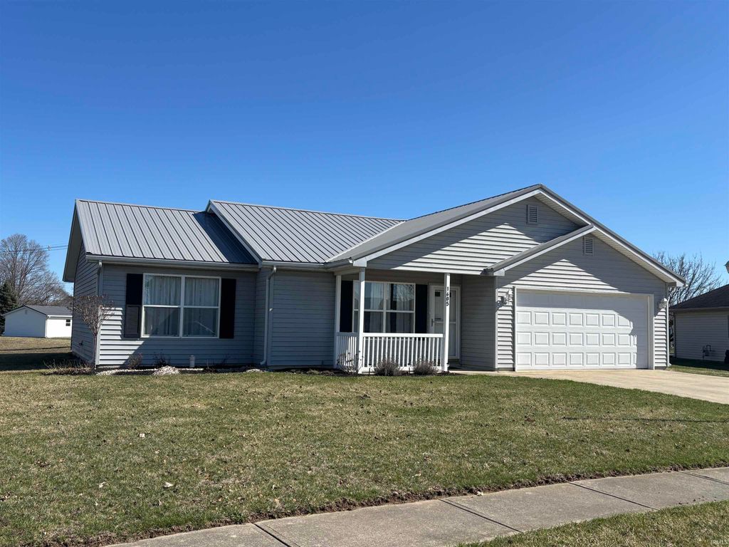 Photo of 1605 Greenfield Lane, Bluffton, IN 46714 (MLS # 202607519)