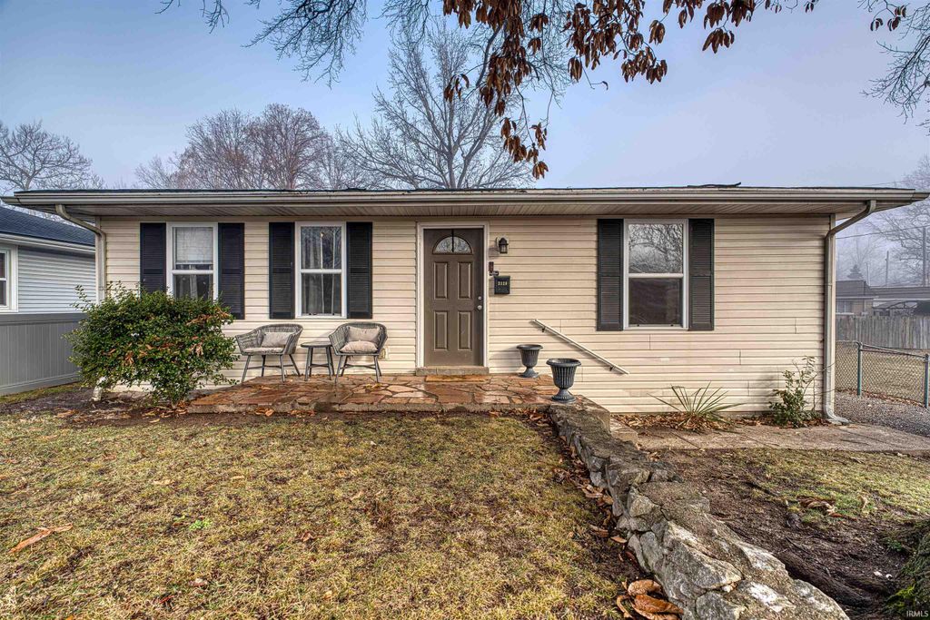 Photo of 2120 Monroe Avenue, Evansville, IN 47714 (MLS # 202605221)