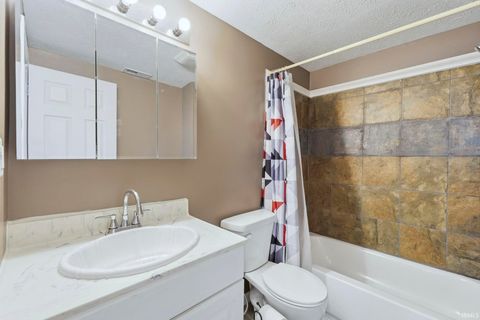 Tiny photo for 8311 N 1050 W, Royal Center, IN 46978 (MLS # 202547177)