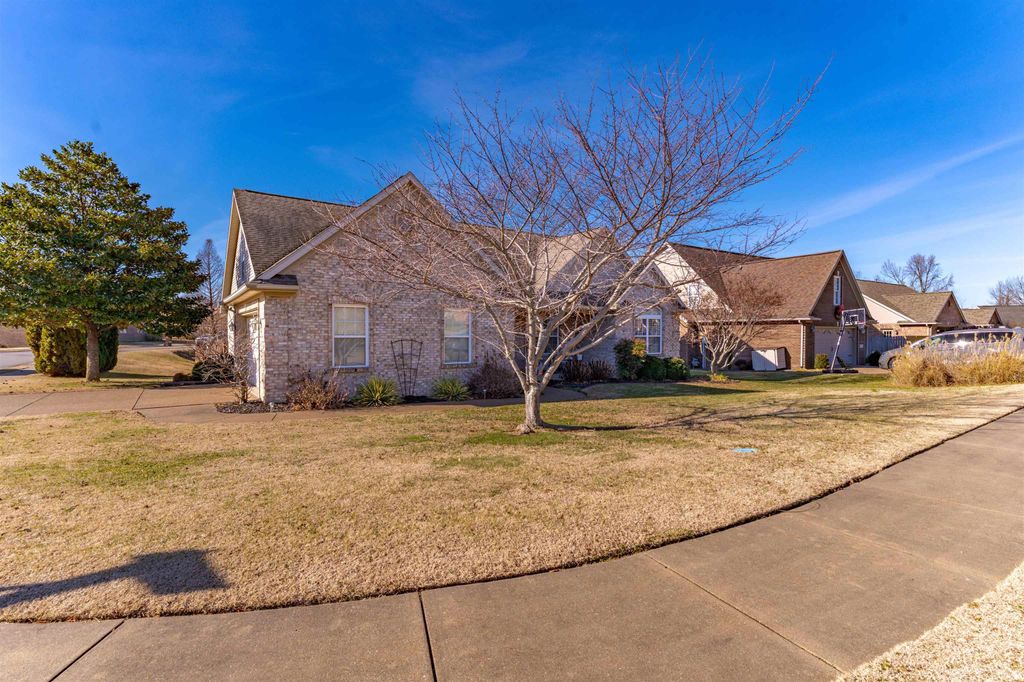 Photo of 7720 St. Jordan Circle, Newburgh, IN 47630 (MLS # 202549572)