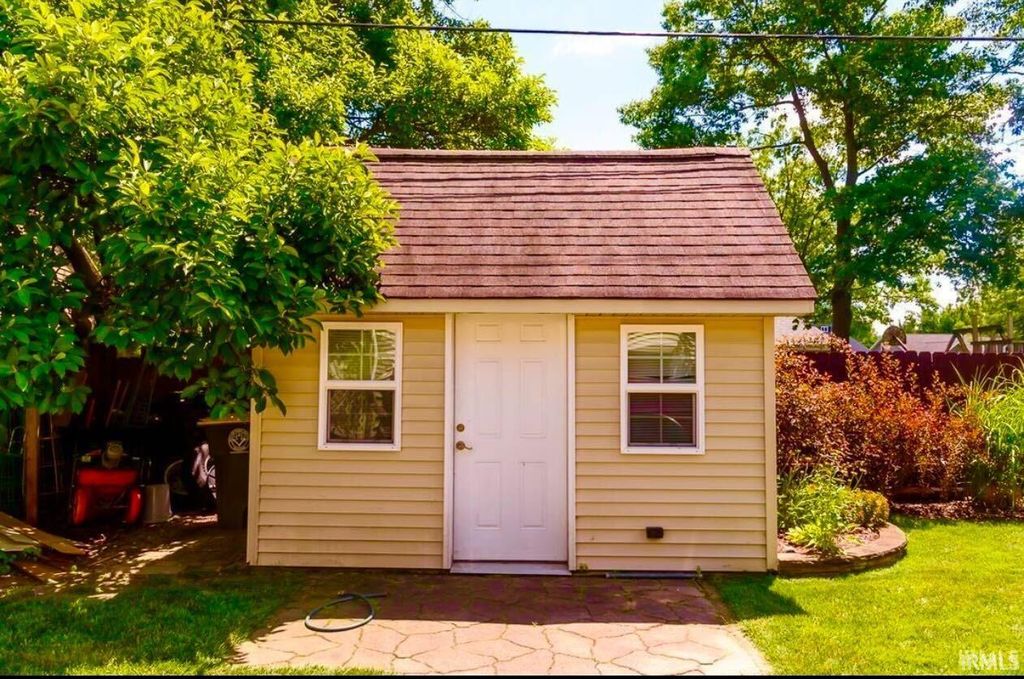 Photo of 2716 Roscommon Drive, Fort Wayne, IN 46805 (MLS # 202611883)