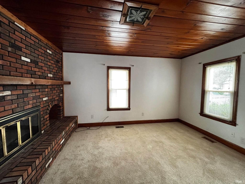 Photo of 1317 Lodge Avenue, Evansville, IN 47714 (MLS # 202640860)