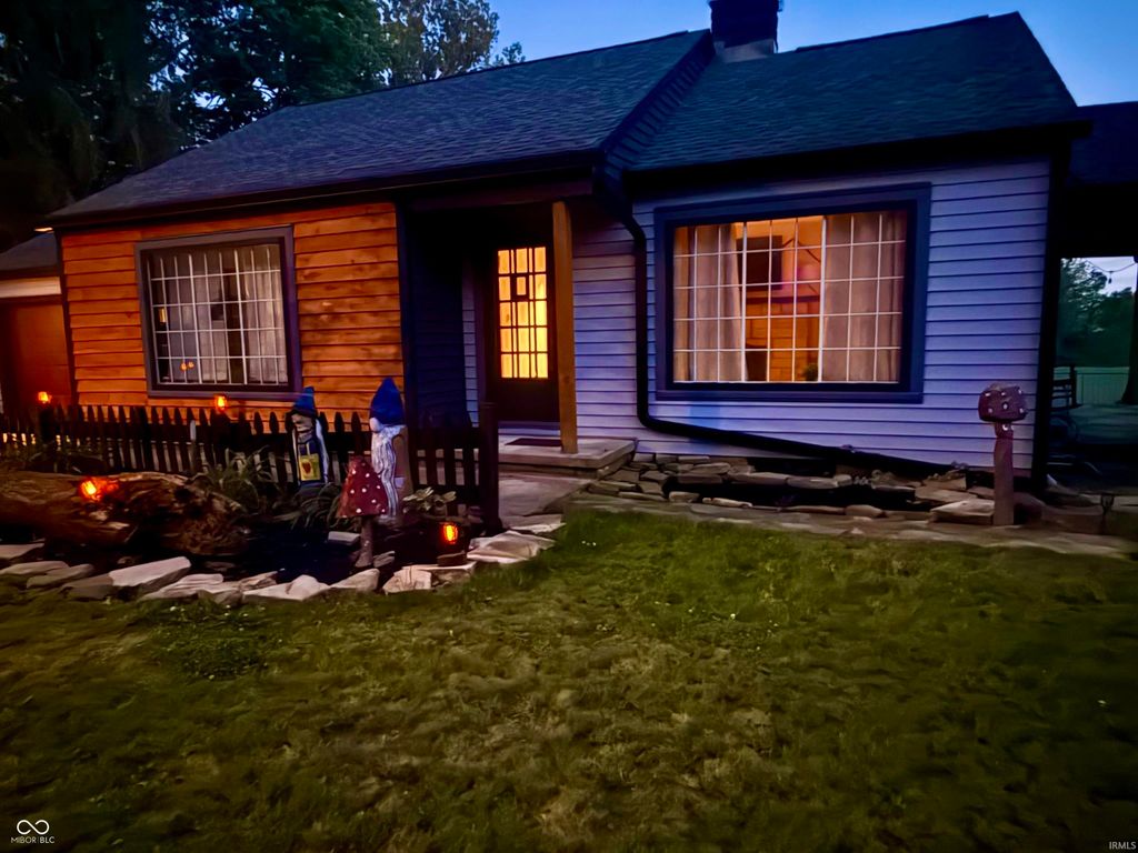 Photo of 539 E Washington Street, Morgantown, IN 46160 (MLS # 202614611)