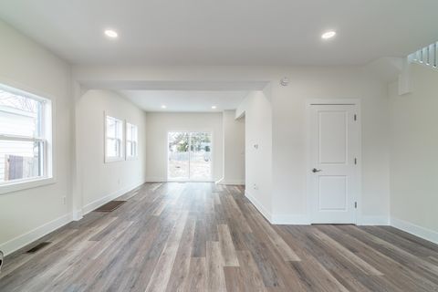Tiny photo for 131 E Branning Avenue, Fort Wayne, IN 46806 (MLS # 202606791)