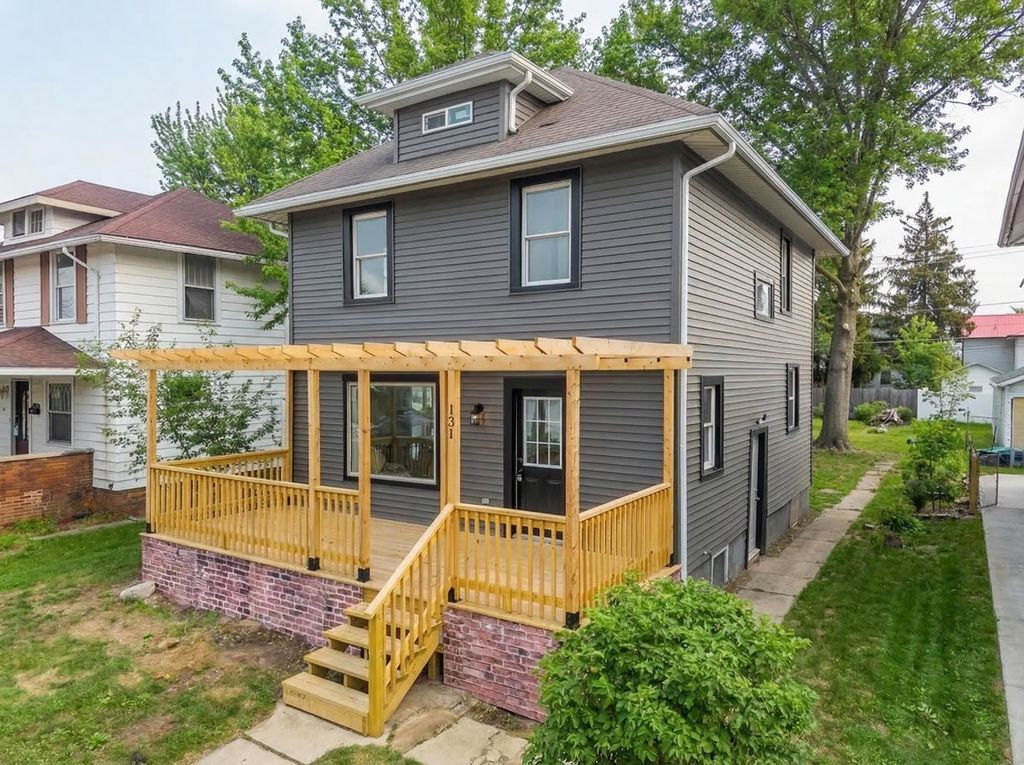 Photo of 131 E Branning Avenue, Fort Wayne, IN 46806 (MLS # 202606791)