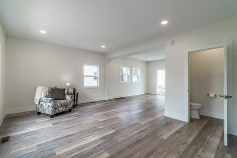 Tiny photo for 131 E Branning Avenue, Fort Wayne, IN 46806 (MLS # 202606791)