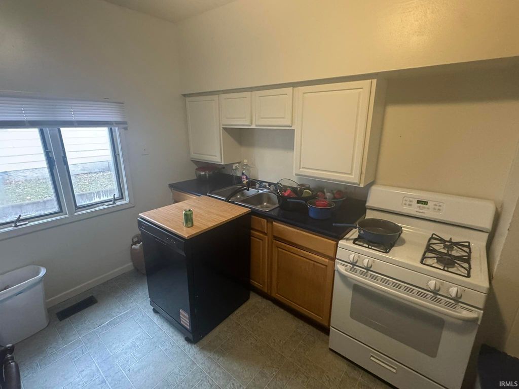 Photo of 1222 W Kirkwood Avenue, Bloomington, IN 47404 (MLS # 202608603)