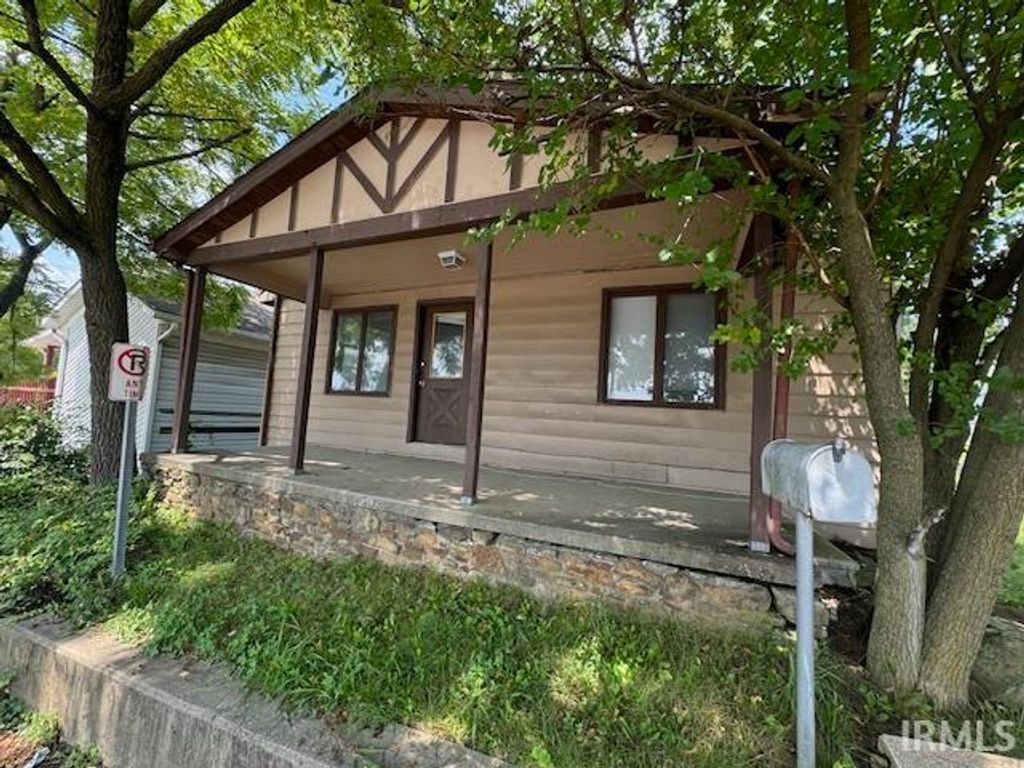 Photo of 1222 W Kirkwood Avenue, Bloomington, IN 47404 (MLS # 202608603)