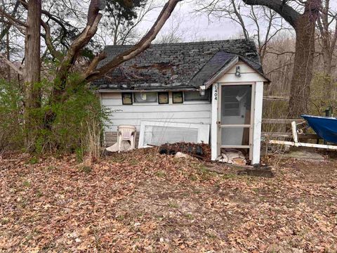 Photo of 1404 W Vistula Rd Highway, Bristol, IN 46507 (MLS # 202611494)