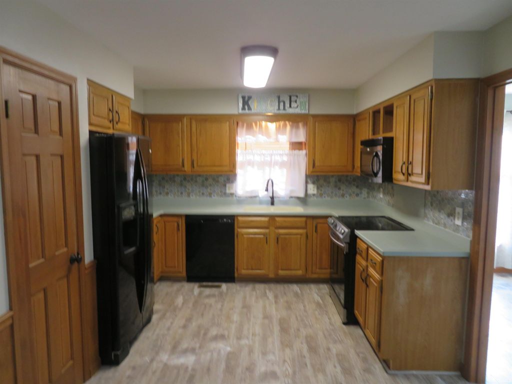 Photo of 8214 Kingswood Court, Evansville, IN 47715 (MLS # 202608760)