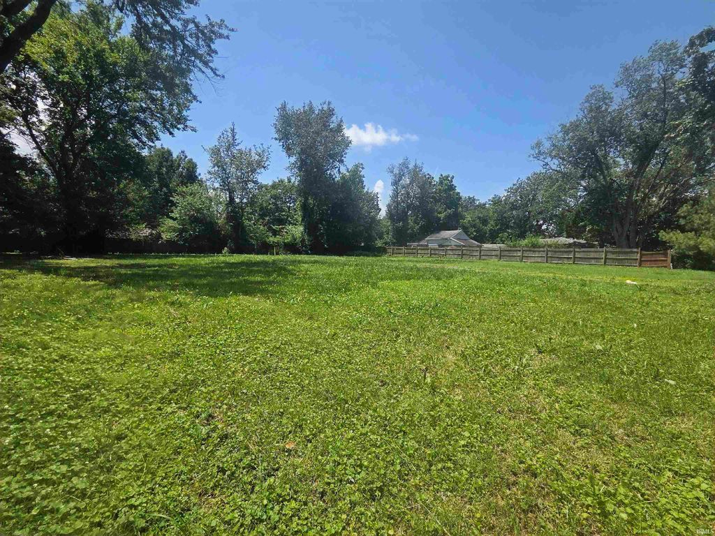 Photo of 2615 Sweetser Avenue, Evansville, IN 47714 (MLS # 202625762)