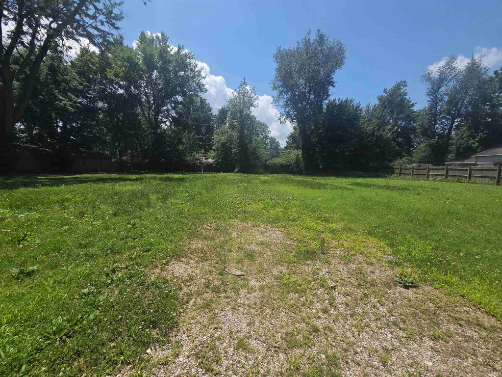 Photo of 2615 Sweetser Avenue, Evansville, IN 47714 (MLS # 202625762)