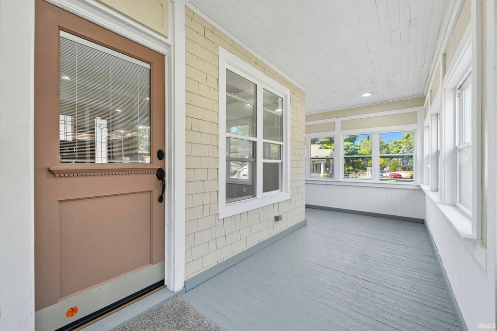 Photo of 1040 Delaware Avenue, Fort Wayne, IN 46805 (MLS # 202612905)