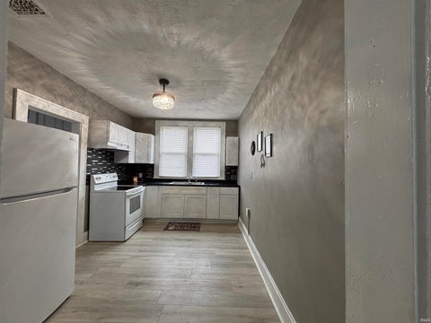 Tiny photo for 617 619 W Louisiana Street, Evansville, IN 47710 (MLS # 202639581)