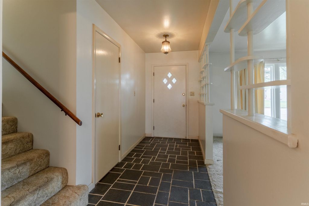 Photo of 309 Vista Drive, Mount Vernon, IN 47620 (MLS # 202612901)