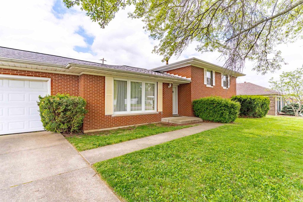 Photo of 309 Vista Drive, Mount Vernon, IN 47620 (MLS # 202612901)