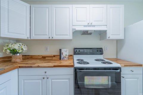 Tiny photo for 563 E Graham Place, Bloomington, IN 47401 (MLS # 202626695)