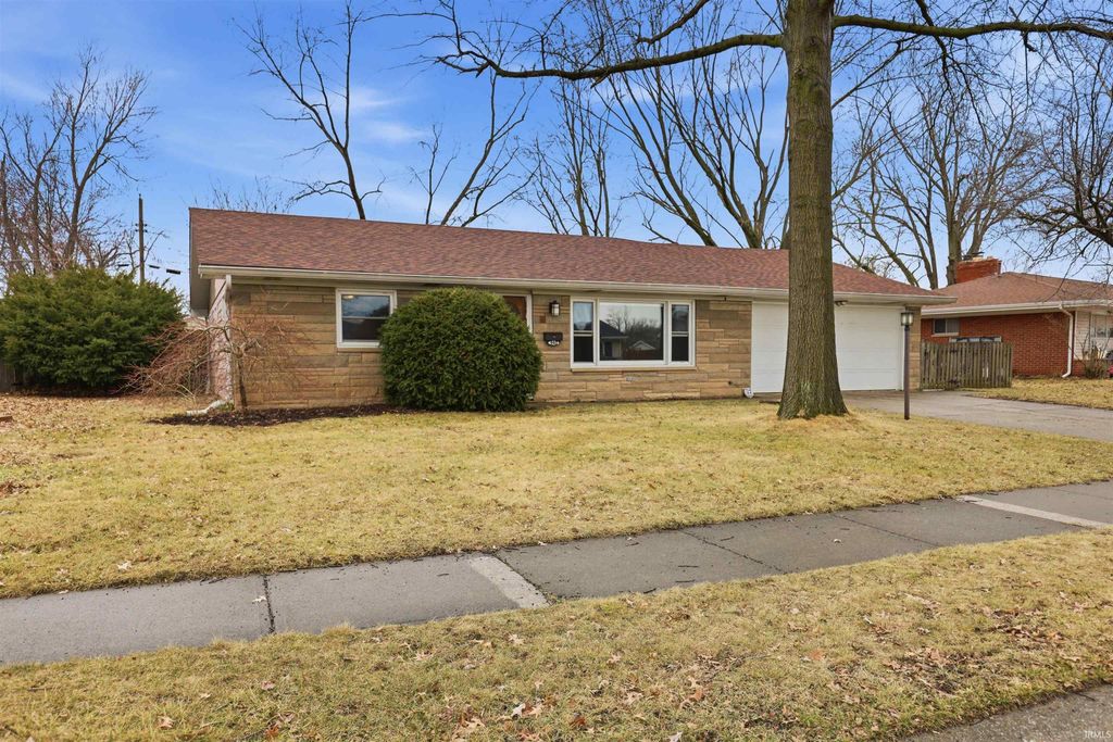 Photo of 940 Hollyhill Drive, Fort Wayne, IN 46819 (MLS # 202607363)