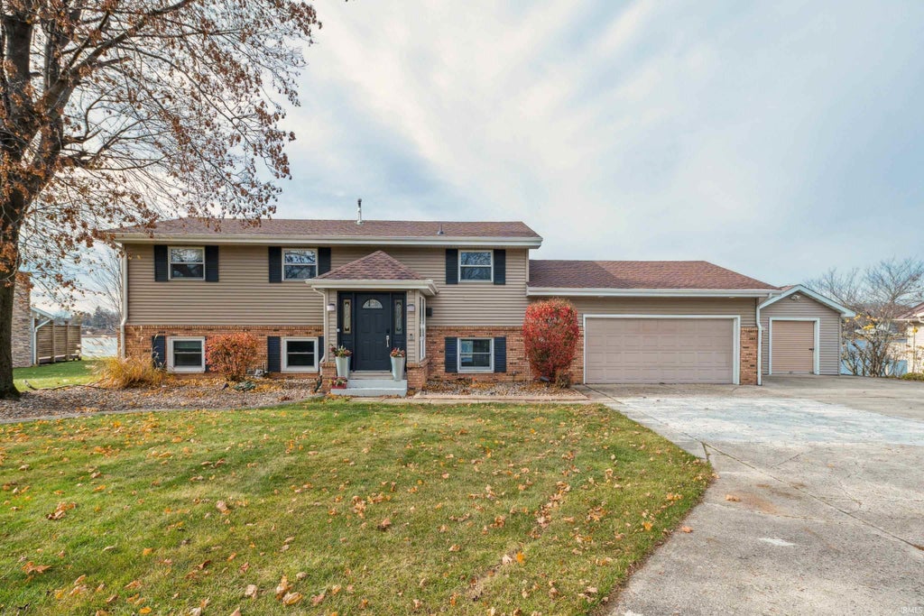 Photo of 56411 Eastvue Drive, Osceola, IN 46561 (MLS # 202631625)