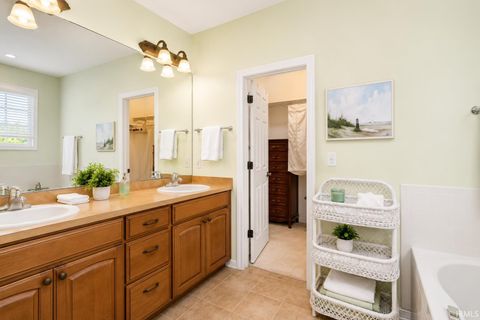 Tiny photo for 6641 Dockside Drive, South Bend, IN 46628 (MLS # 202618422)